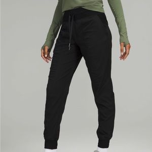 Lululemon Dance Studio Mid Rise Joggers, Full Length in Black. Size 6